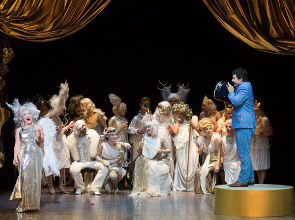 FOTO: PEDRO MALINOWSKIIl cappello di paglia di Firenze(Der Florentiner Hut)Farsa Musicale in vier Akten von Nino Rota Libretto von Nino Rota und Ernesta Rinaldi RotaBesetzung:Fadinard: Ibrahim YesilayNonancourt: Joachim G. MaassBeaupertuis: Urban