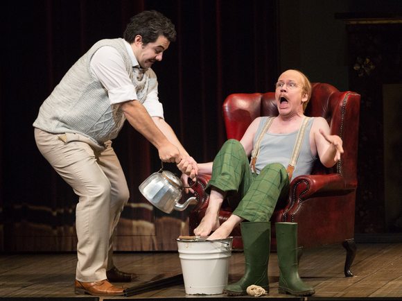 FOTO: PEDRO MALINOWSKIIl cappello di paglia di Firenze(Der Florentiner Hut)Farsa Musicale in vier Akten von Nino Rota Libretto von Nino Rota und Ernesta Rinaldi RotaBesetzung:Fadinard: Ibrahim YesilayNonancourt: Joachim G. MaassBeaupertuis: Urban