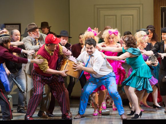 FOTO: PEDRO MALINOWSKIIl cappello di paglia di Firenze(Der Florentiner Hut)Farsa Musicale in vier Akten von Nino Rota Libretto von Nino Rota und Ernesta Rinaldi RotaBesetzung:Fadinard: Ibrahim YesilayNonancourt: Joachim G. MaassBeaupertuis: Urban