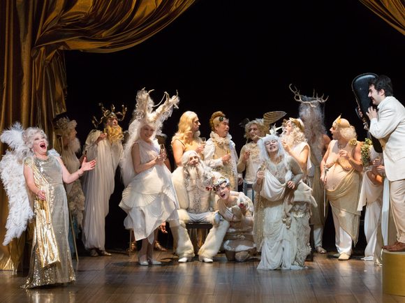 FOTO: PEDRO MALINOWSKIIl cappello di paglia di Firenze(Der Florentiner Hut)Farsa Musicale in vier Akten von Nino Rota Libretto von Nino Rota und Ernesta Rinaldi RotaBesetzung:Fadinard: Ibrahim YesilayNonancourt: Joachim G. MaassBeaupertuis: Urban