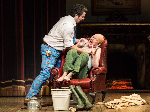 FOTO: PEDRO MALINOWSKIIl cappello di paglia di Firenze(Der Florentiner Hut)Farsa Musicale in vier Akten von Nino Rota Libretto von Nino Rota und Ernesta Rinaldi RotaBesetzung:Fadinard: Ibrahim YesilayNonancourt: Joachim G. MaassBeaupertuis: Urban