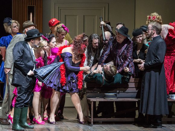 FOTO: PEDRO MALINOWSKIIl cappello di paglia di Firenze(Der Florentiner Hut)Farsa Musicale in vier Akten von Nino Rota Libretto von Nino Rota und Ernesta Rinaldi RotaBesetzung:Fadinard: Ibrahim YesilayNonancourt: Joachim G. MaassBeaupertuis: Urban