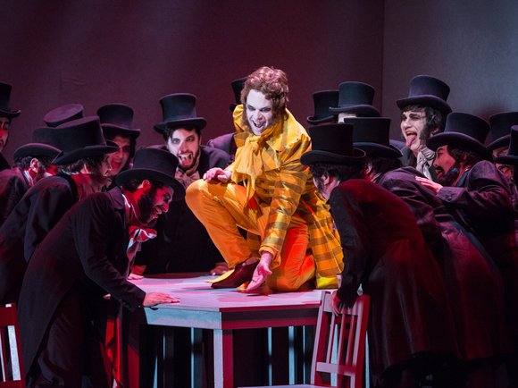 FOTOS: PEDRO MALINOWSKIHoffmanns ErzählungenFantastische Oper von Jacques OffenbachLibretto von Jules Barbier und Michel Carré nach Motiven von E.T.A HoffmannIn französischer Sprache mit deutschen ÜbertitelnBesetzung:Musikalische Leitung: Valtte