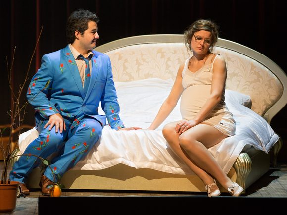 FOTO: PEDRO MALINOWSKIIl cappello di paglia di Firenze(Der Florentiner Hut)Farsa Musicale in vier Akten von Nino Rota Libretto von Nino Rota und Ernesta Rinaldi RotaBesetzung:Fadinard: Ibrahim YesilayNonancourt: Joachim G. MaassBeaupertuis: Urban